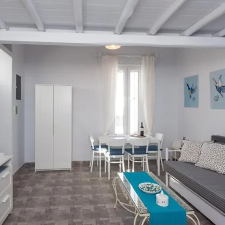 Traditional Split Level House In Σπίτι διακοπών *