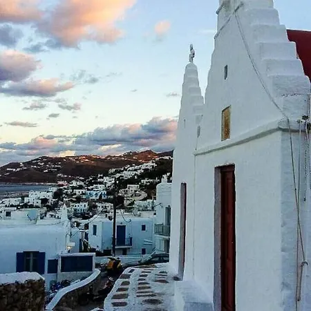 Traditional Split Level House In Сasa de vacaciones